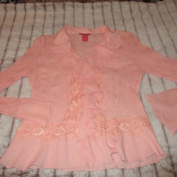 Lace & Ruffle - Picture 4 of 6